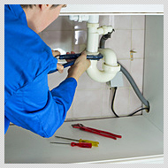 修理作業を行います